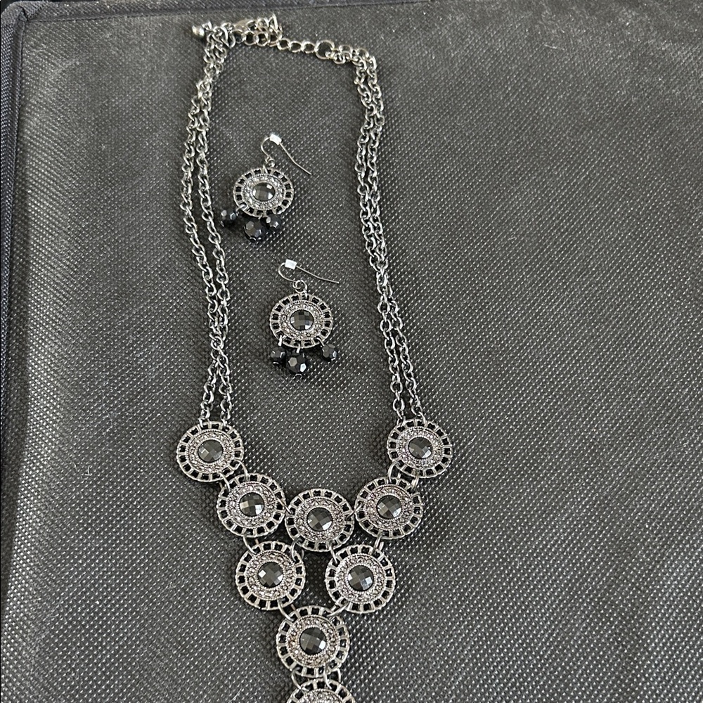 Premier Retired Elegant Silver Necklace and Earring Set